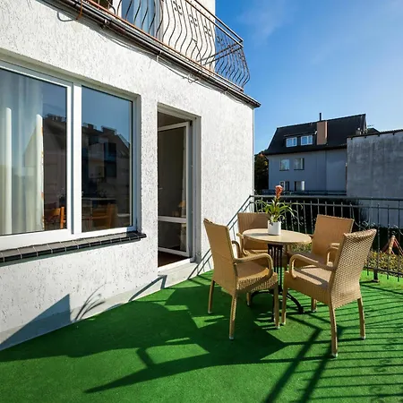 In Near The アパート レバル